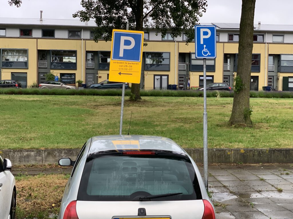Parkeer overlast Pastelstraat - straightfrom.nl