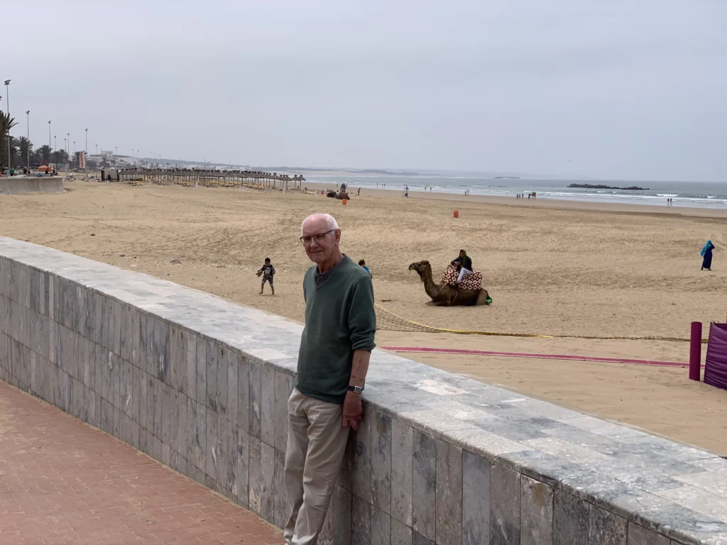Pap op het strand in Agadir - straightfrom.nl