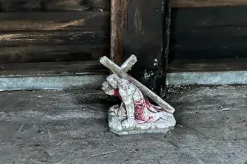 Jezus met zijn kruis - straightfrom.nl